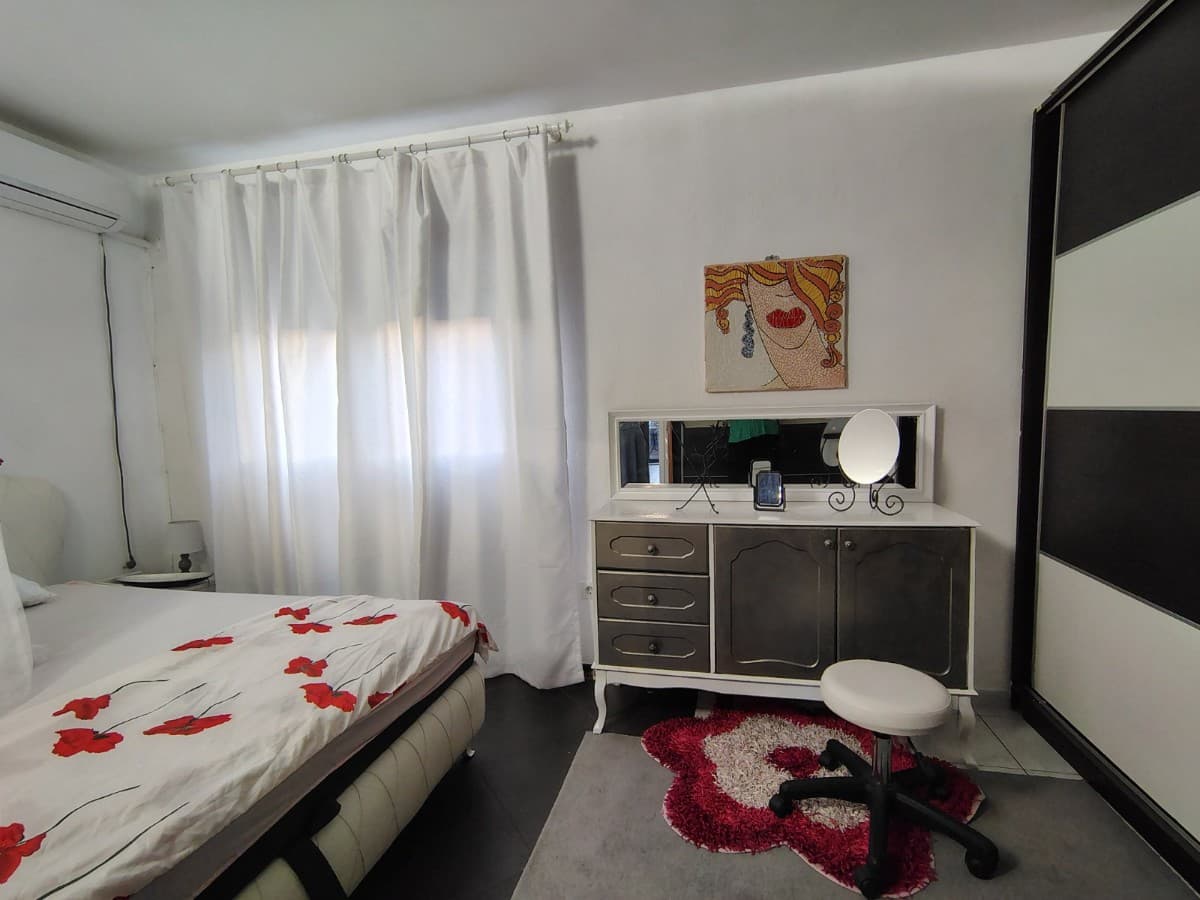 Izdaje se stan u sklopu kuće