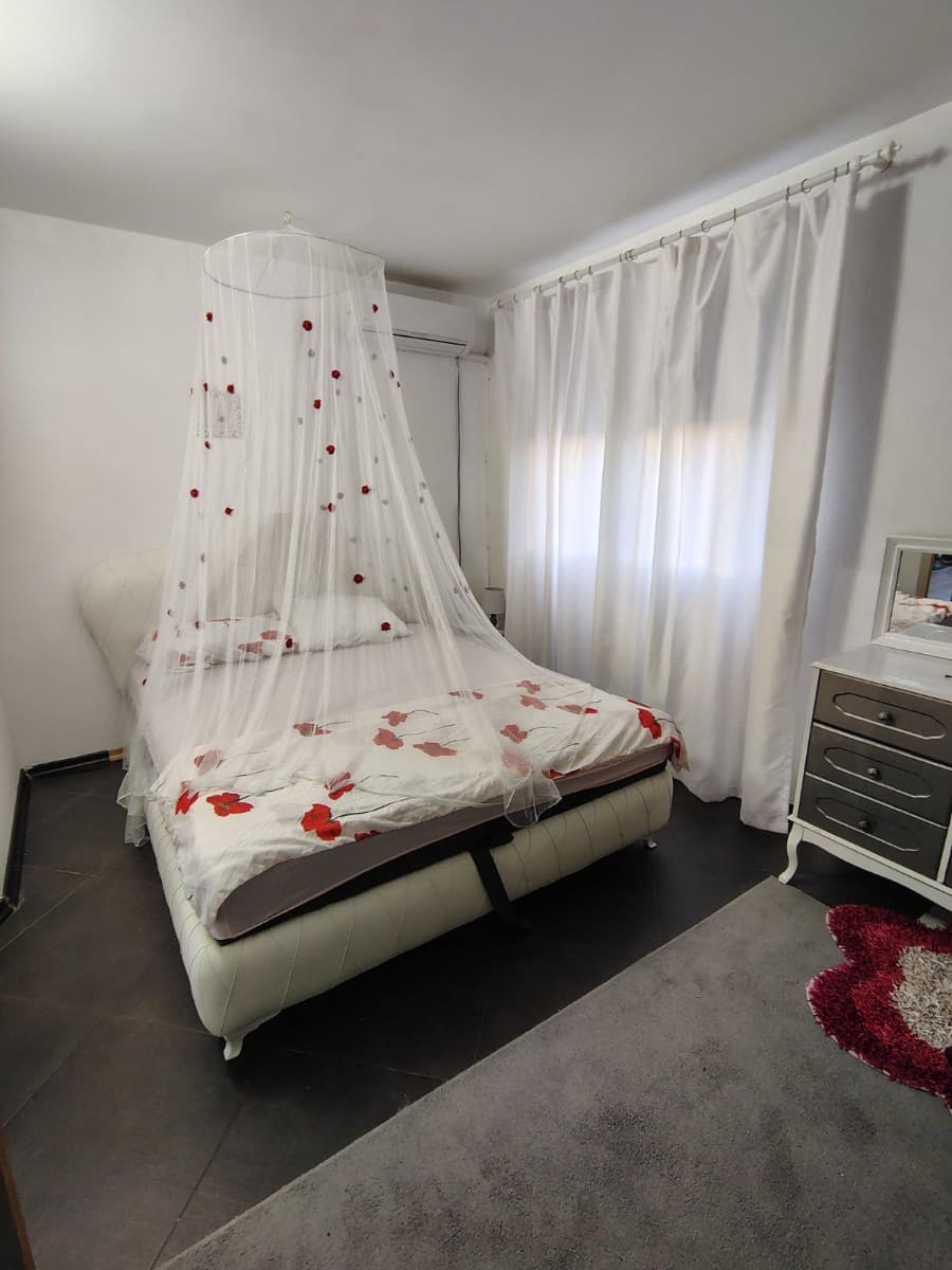 Izdaje se stan u sklopu kuće
