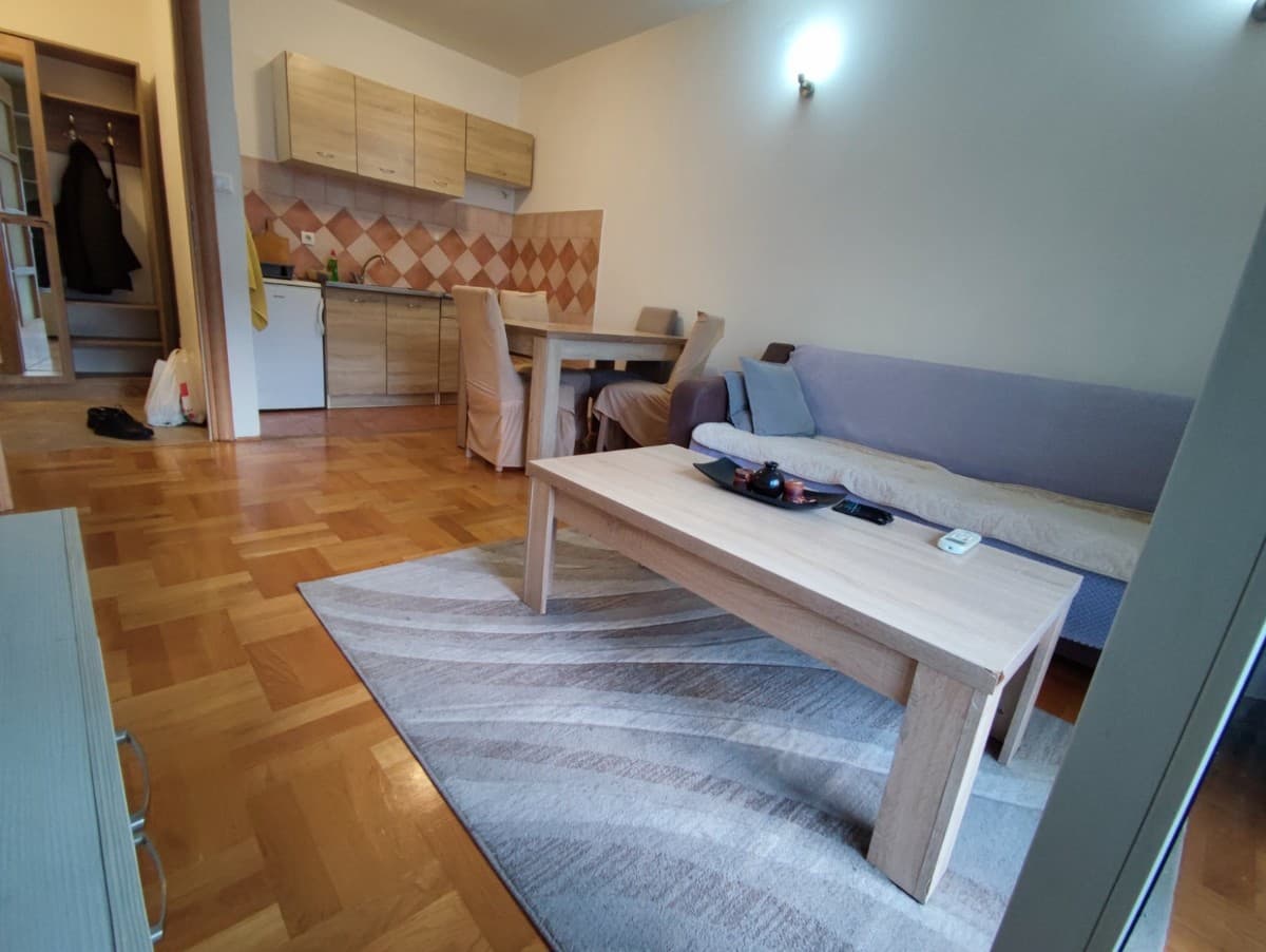 Izdaje se jednosoban stan