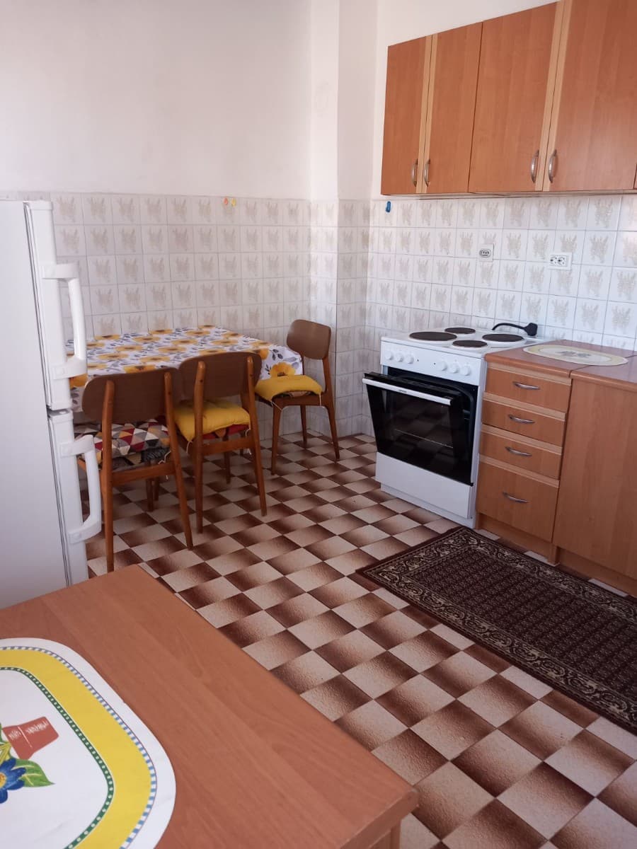 Izdaje se sprat kuce