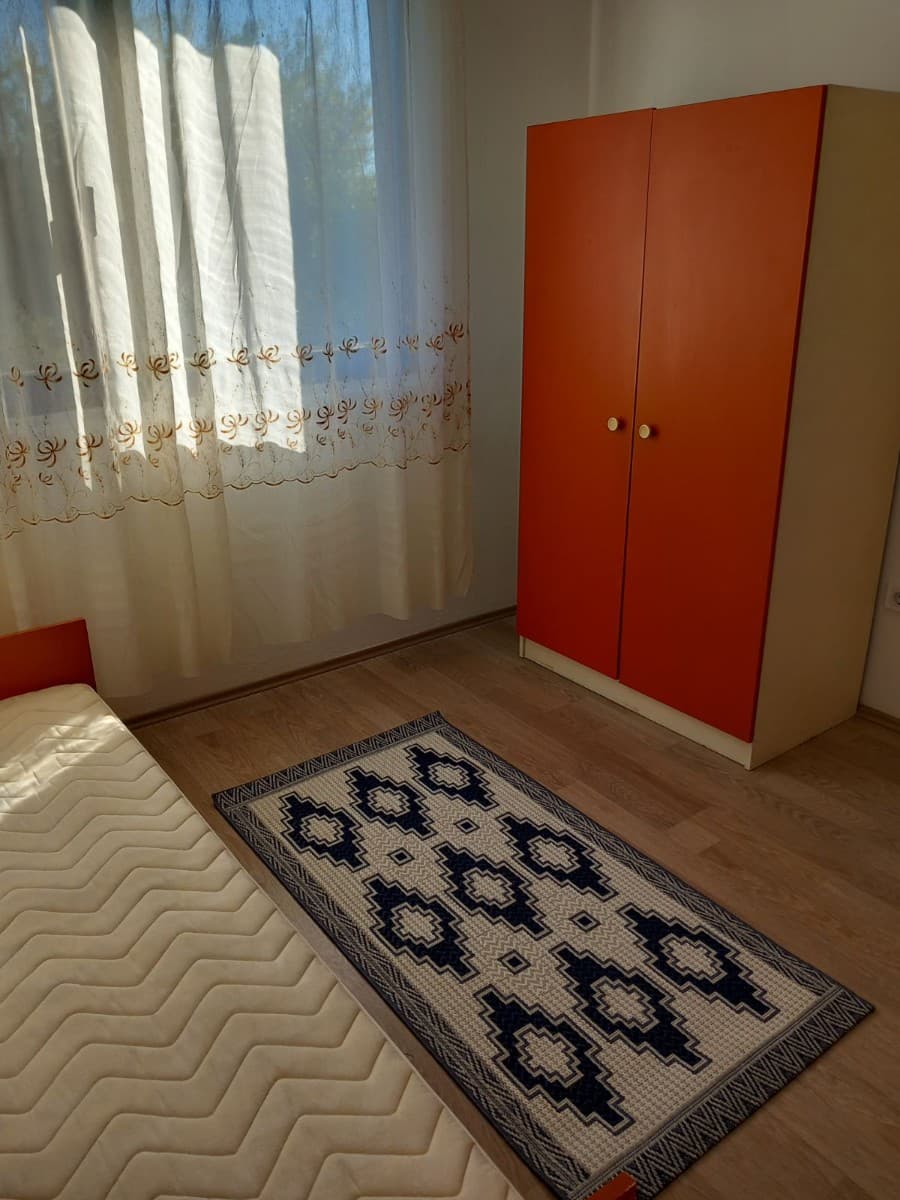 Izdaje se sprat kuce