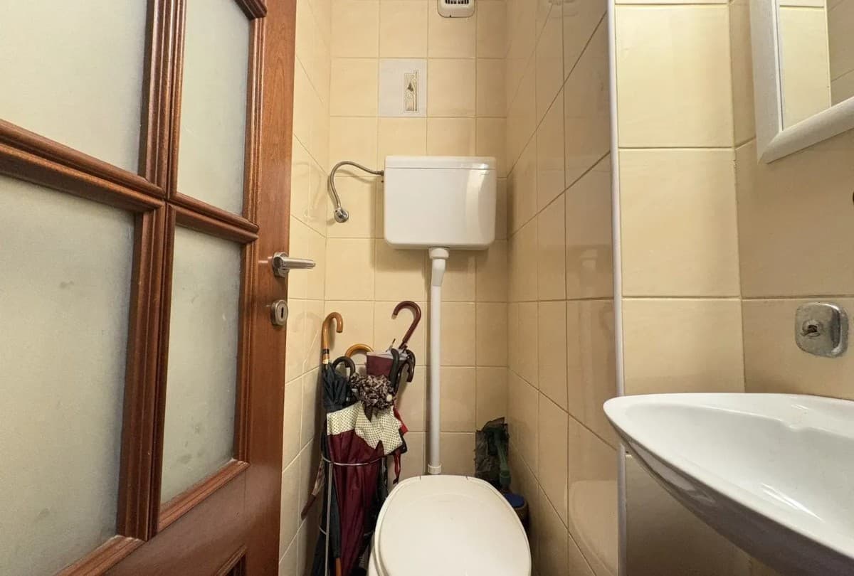 Prodaje se trosoban stan
