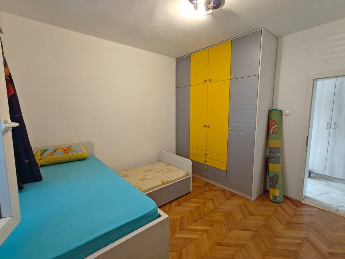 Izdaje se dvosoban stan u okviru kuće