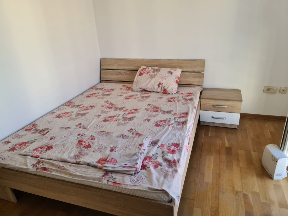 Izdaje se trosoban stan