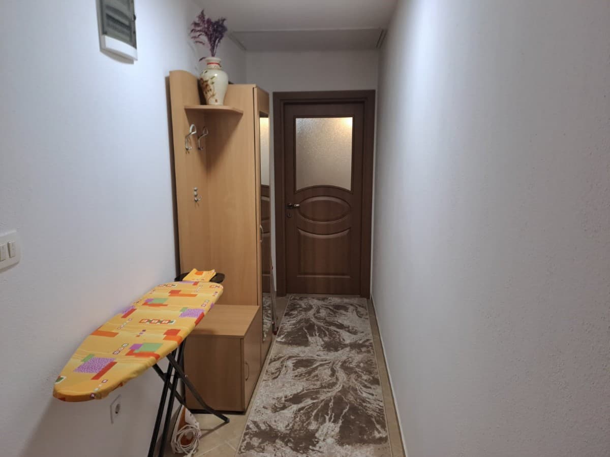 Izdaje se stan u okviru kuce