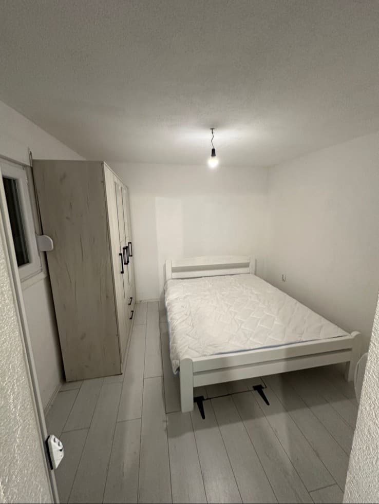 Izdaje se jednosoban stan u okviru kuće