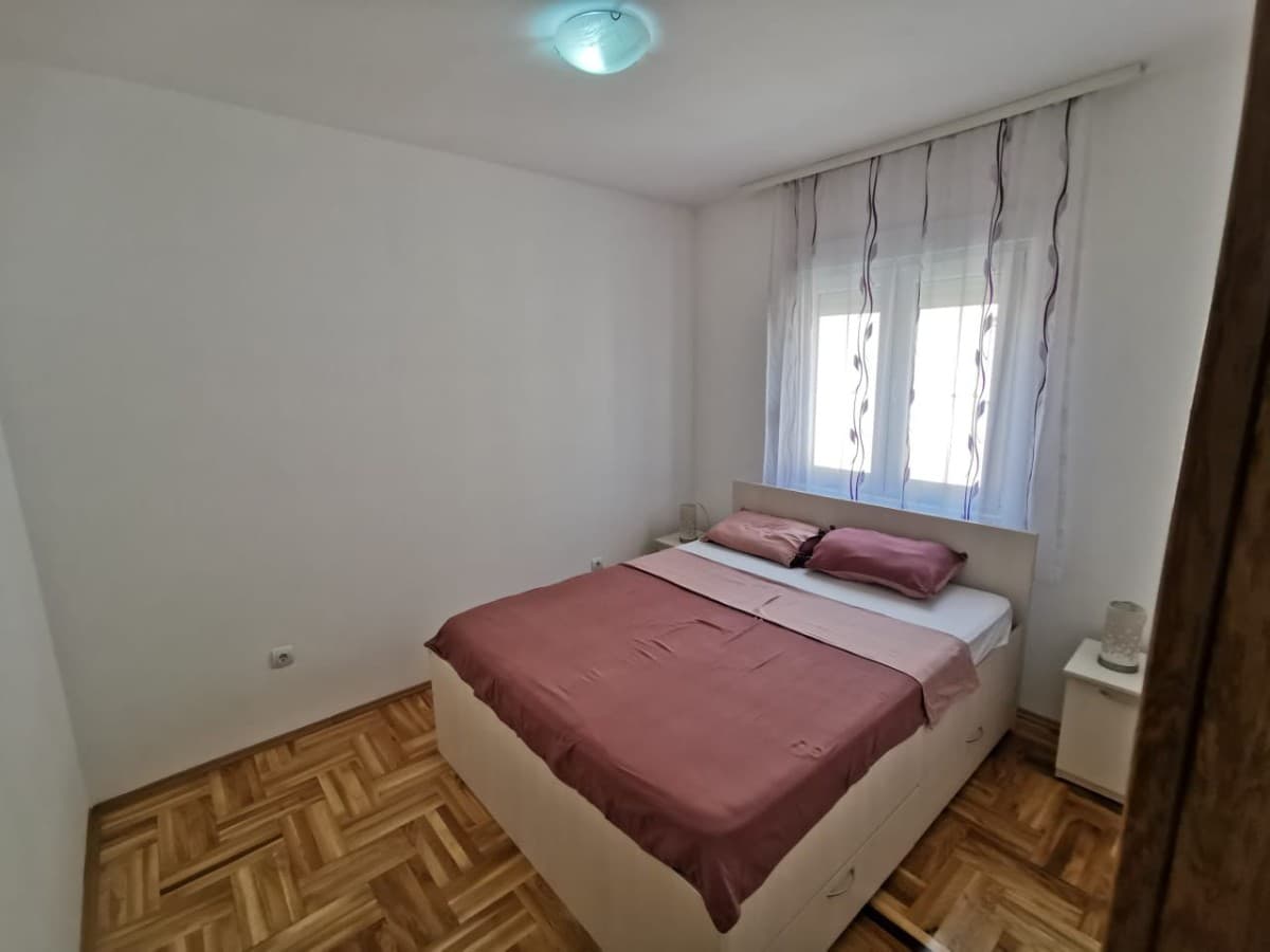 Izdaje se jednosoban stan