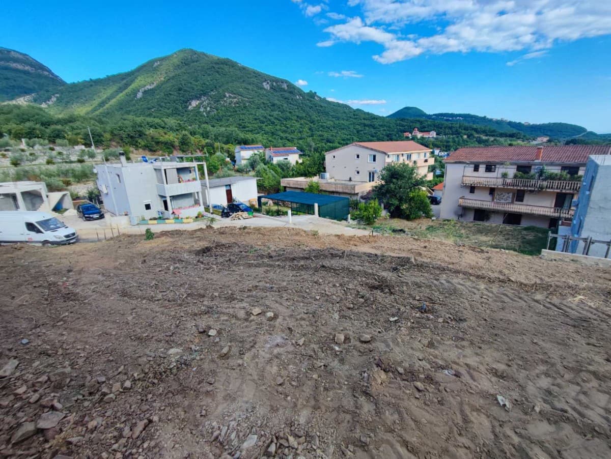 Prodaje se gradjevinski plac