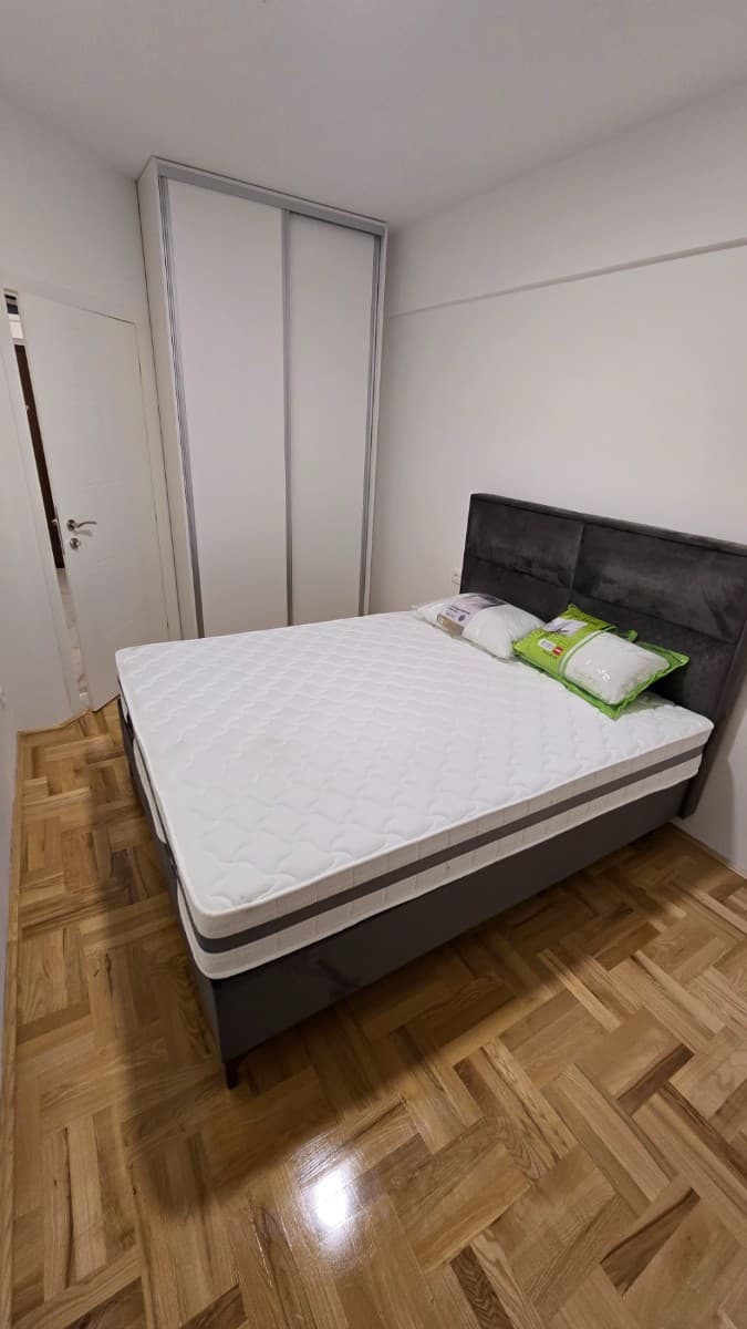 Izdaje se stan