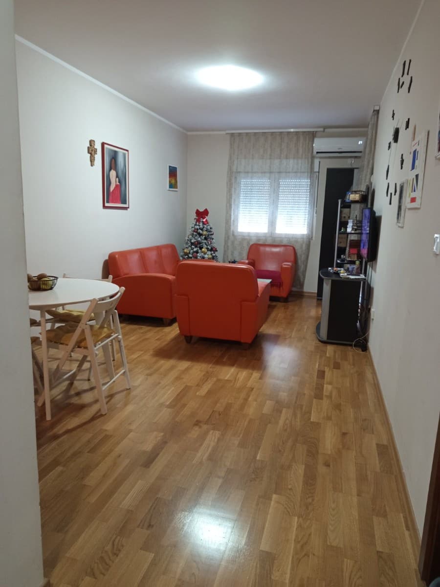 Izdaje se jednosoban stan
