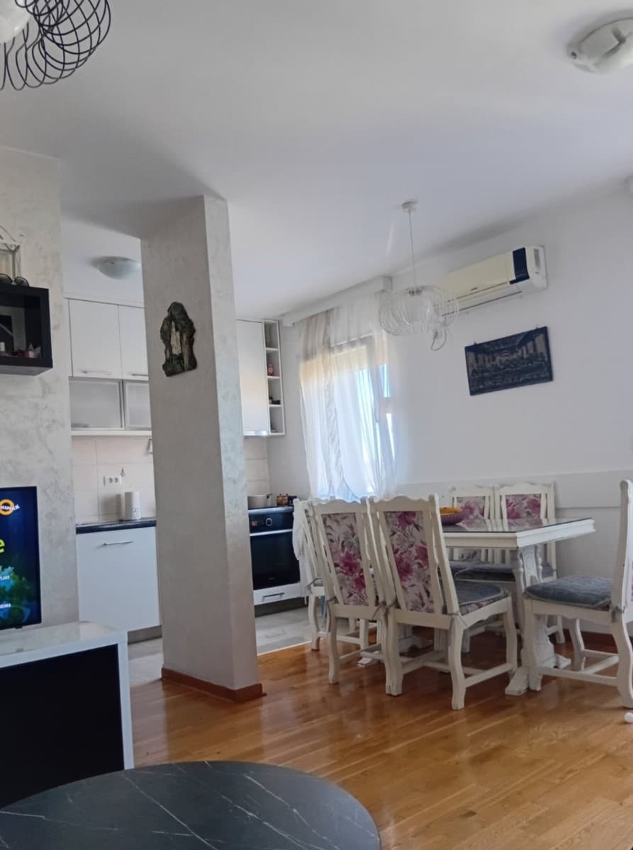 Prodaje se jednosoban stan
