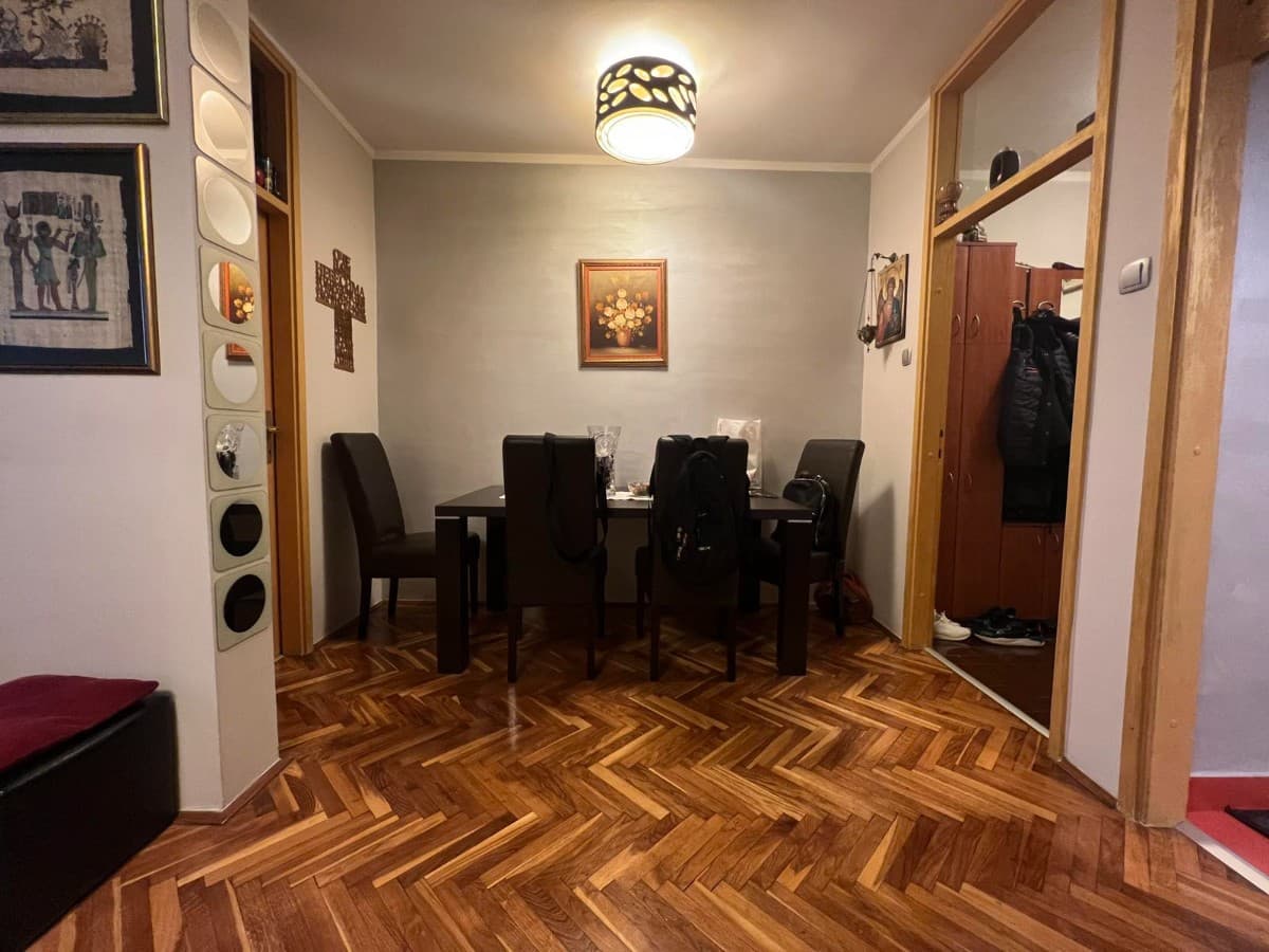 Izdaje se dvosoban stan