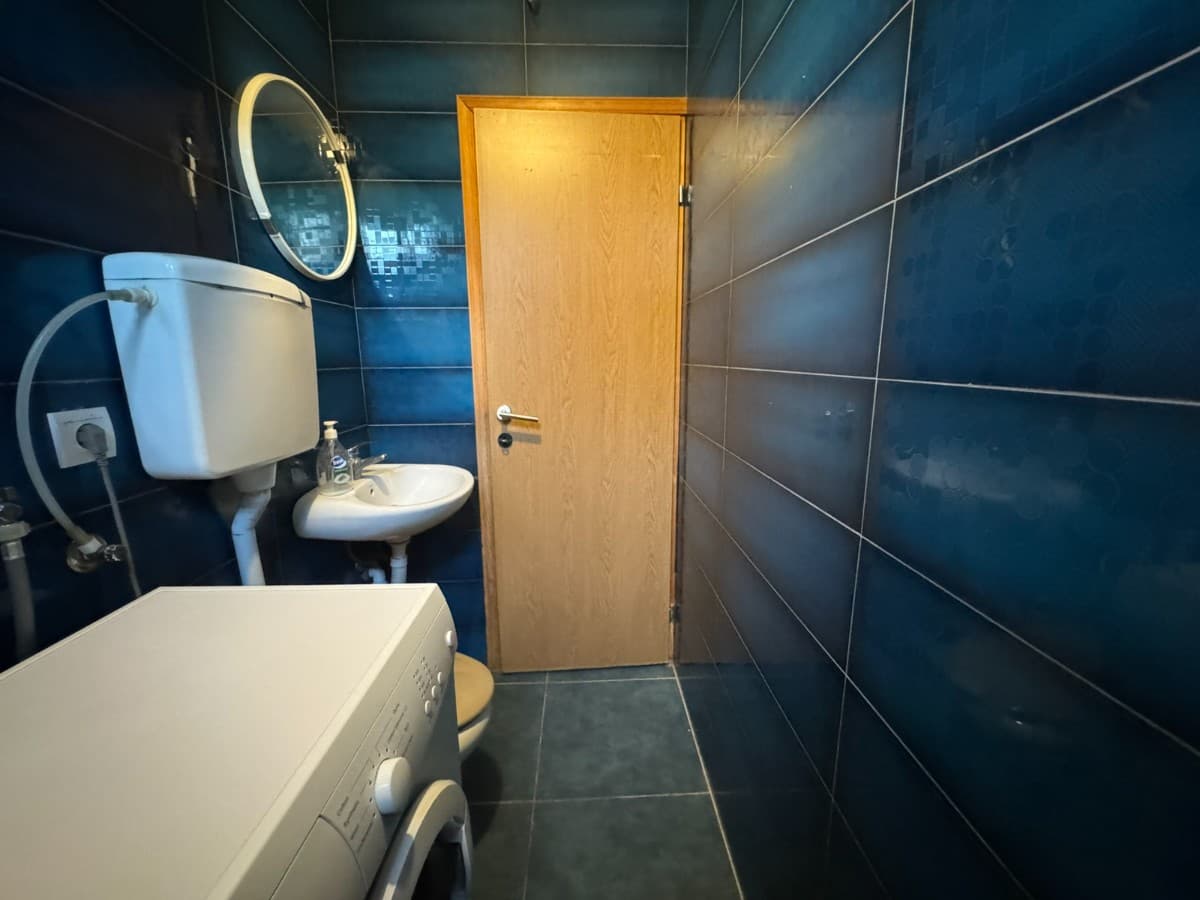 Izdaje se stan u okviru kuće
