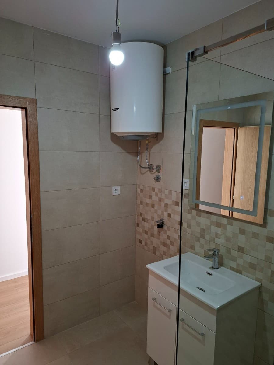 Izdaje se nenamjestena kuca