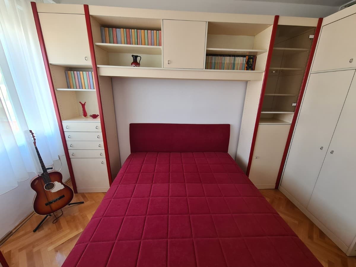 Izdaje se dvosoban stan