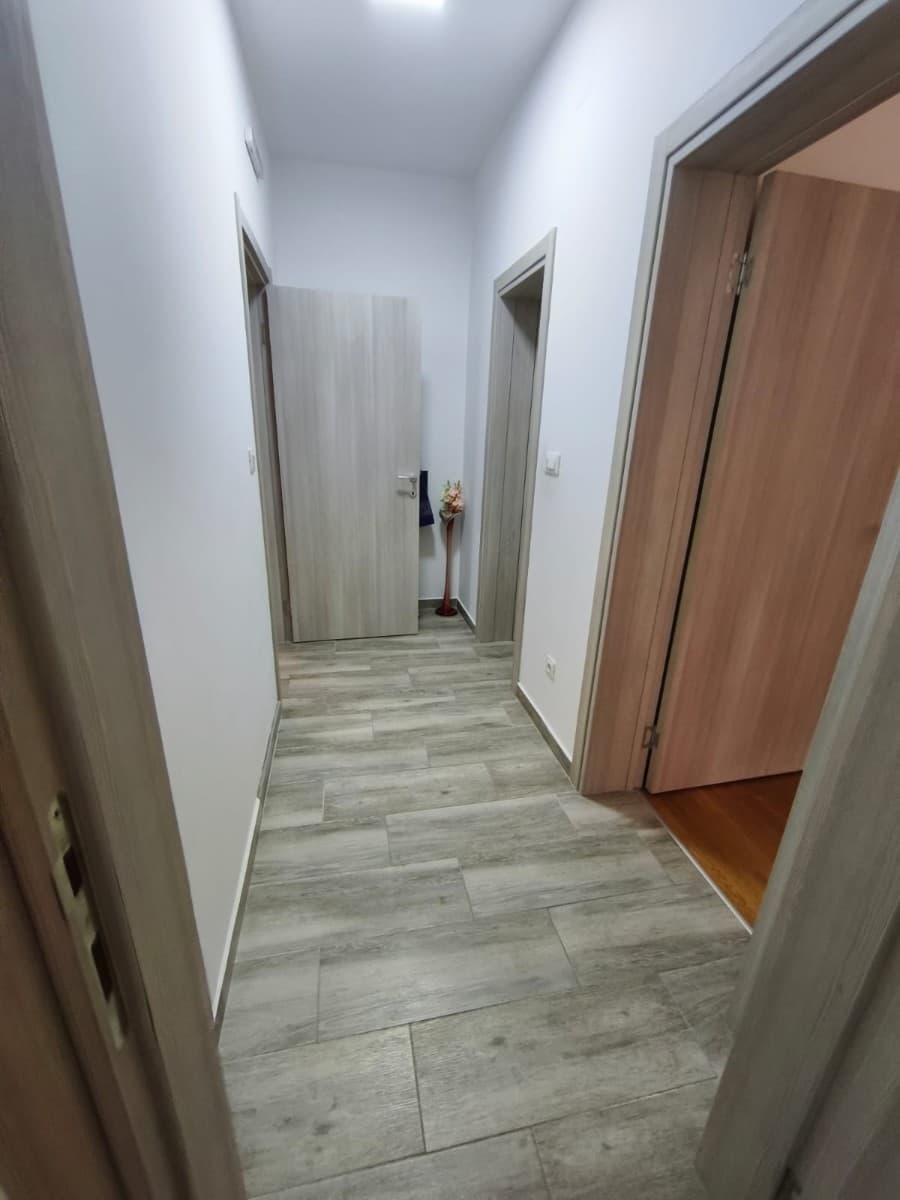Izdaje se dvosoban stan