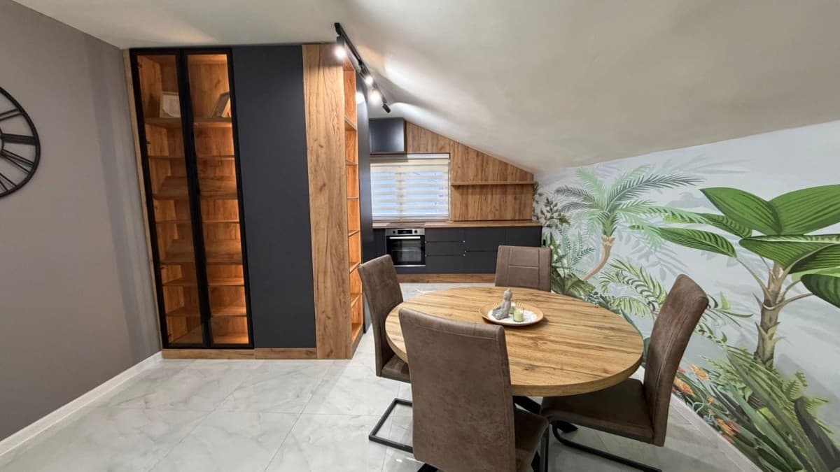 Izdaje se kuca povrsine 360m2
