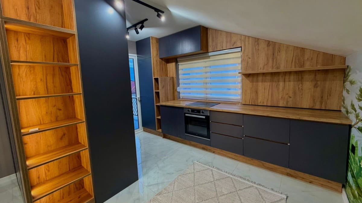 Izdaje se kuca povrsine 360m2