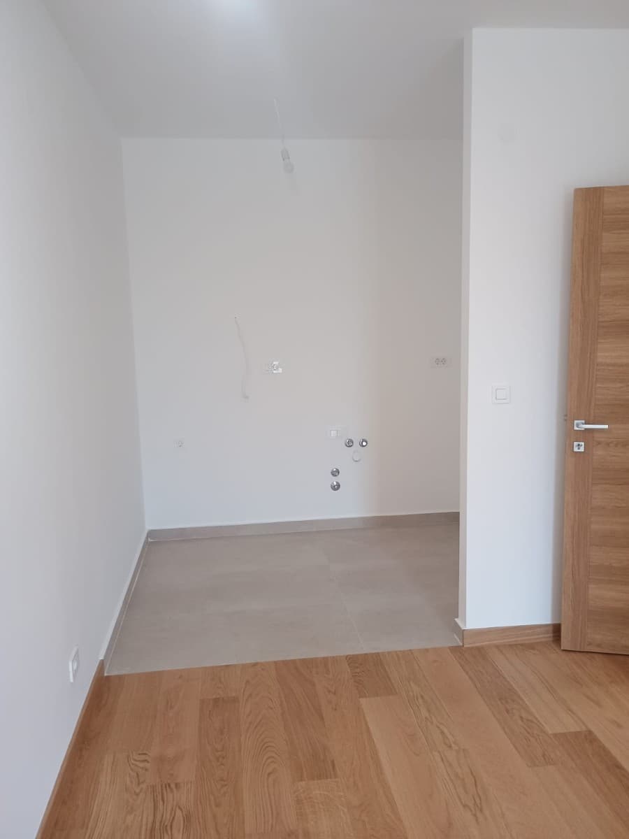 Izdaje se jednosoban nenamjesten stan