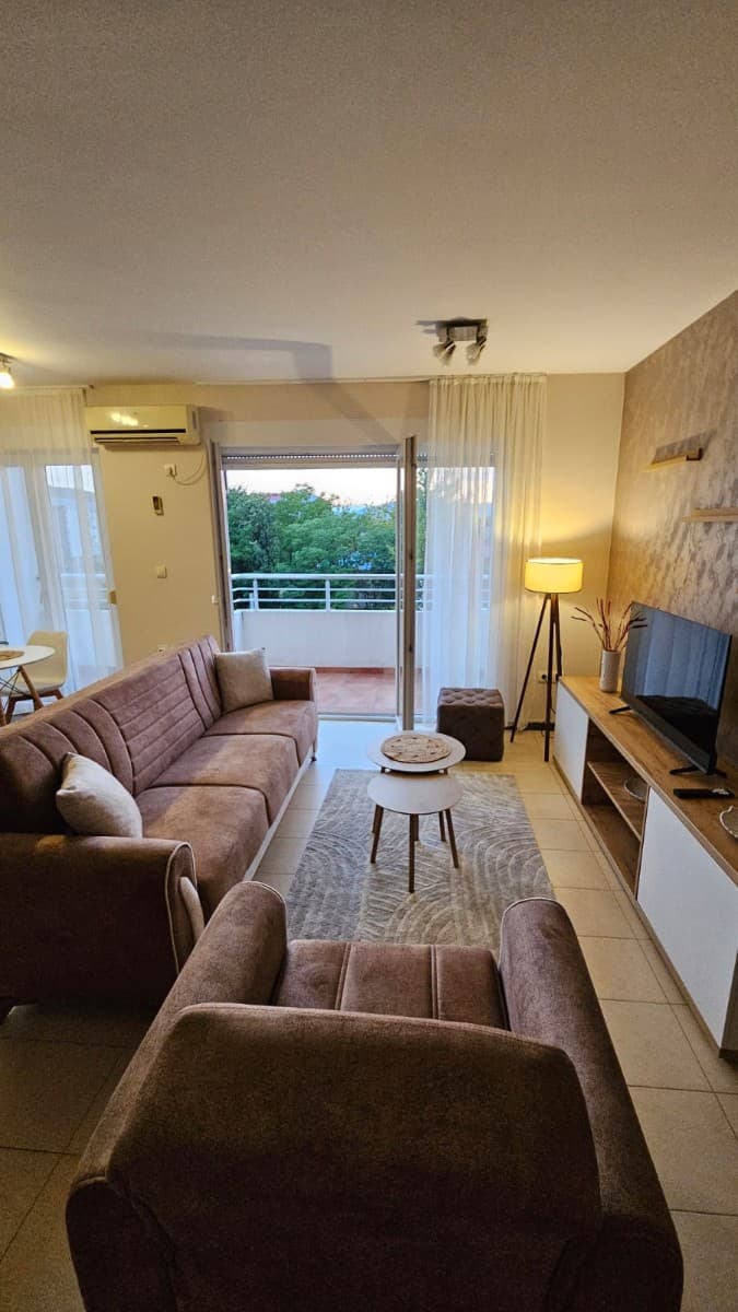 Izdaje se dvosoban duplex stan