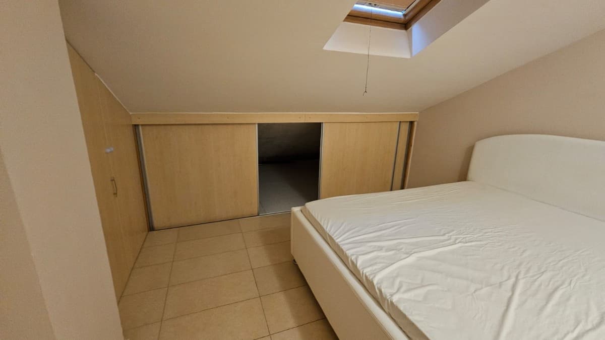Izdaje se dvosoban duplex stan