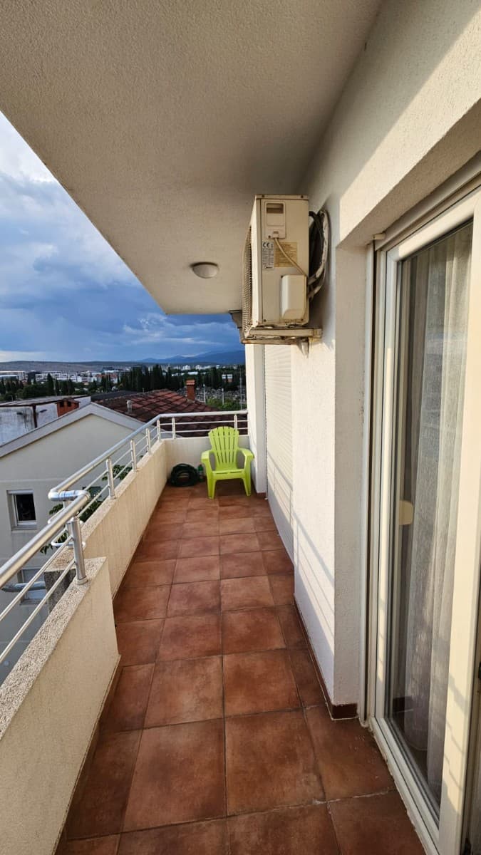 Izdaje se dvosoban duplex stan