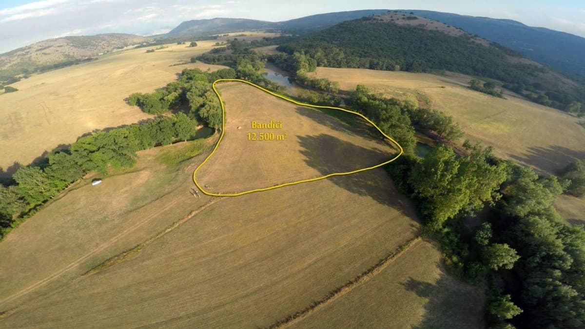 Prodaje se plac