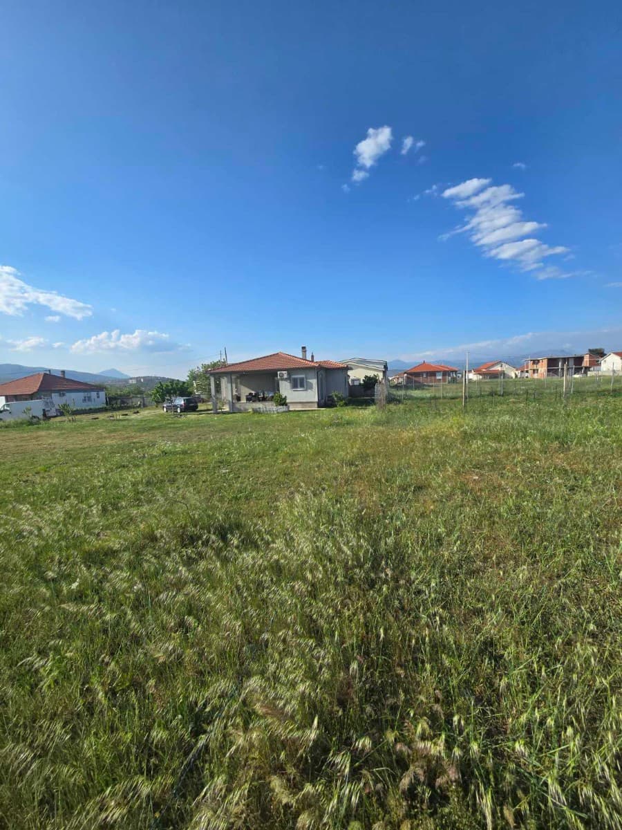 Prodaje se urbanizovano zemljiste