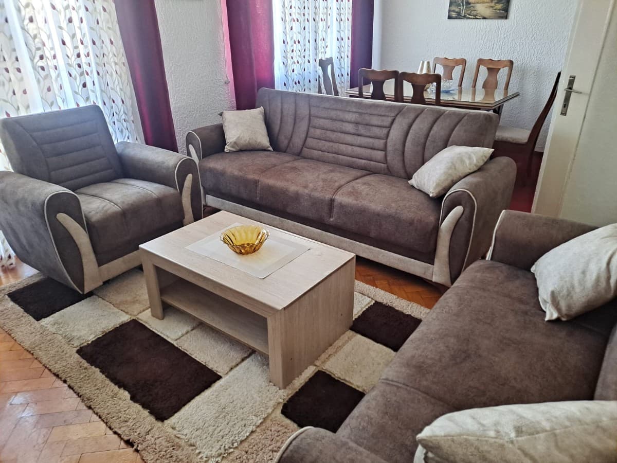 Izdaje se dvosoban stan