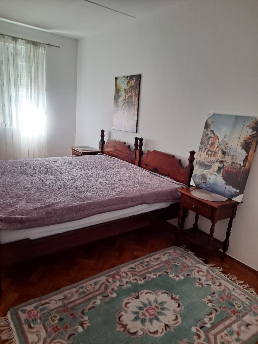 Izdaje se dvosoban stan