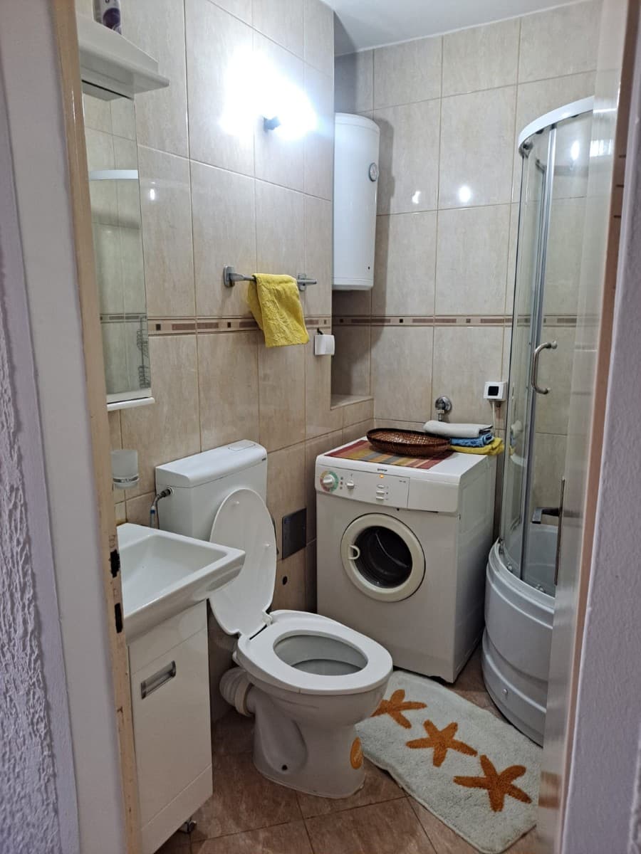 Izdaje se dvosoban stan