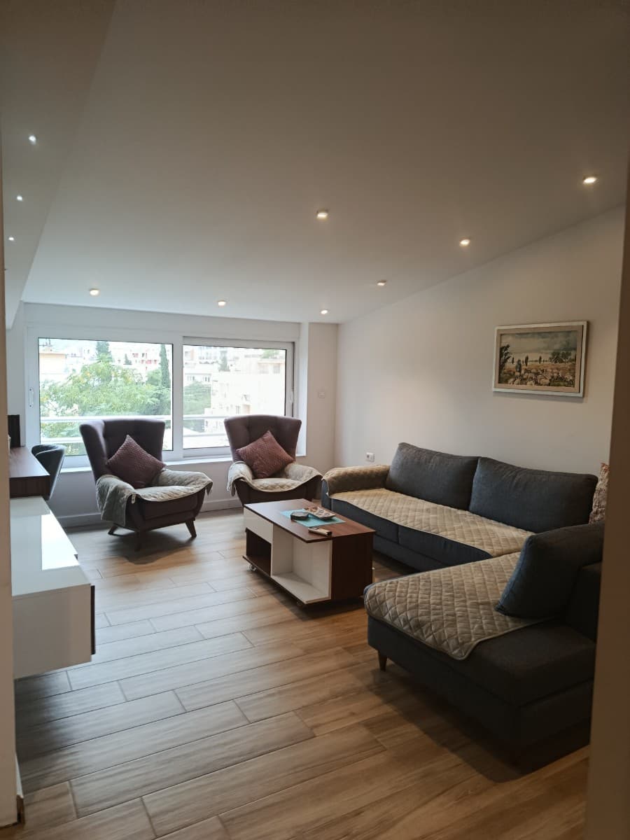 Izdaje se dvosoban stan Penthouse