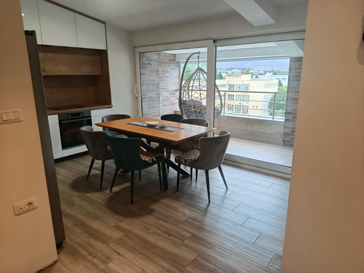 Izdaje se dvosoban stan Penthouse