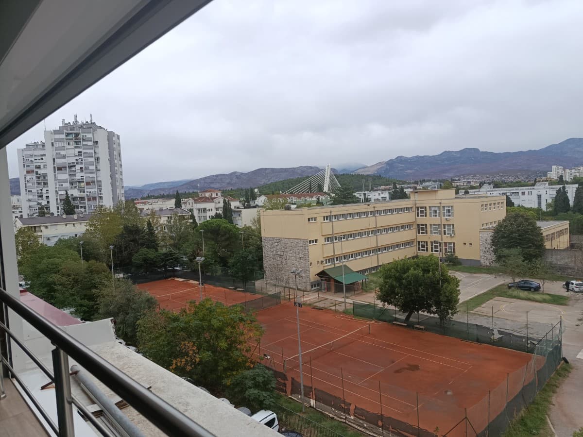 Izdaje se dvosoban stan Penthouse