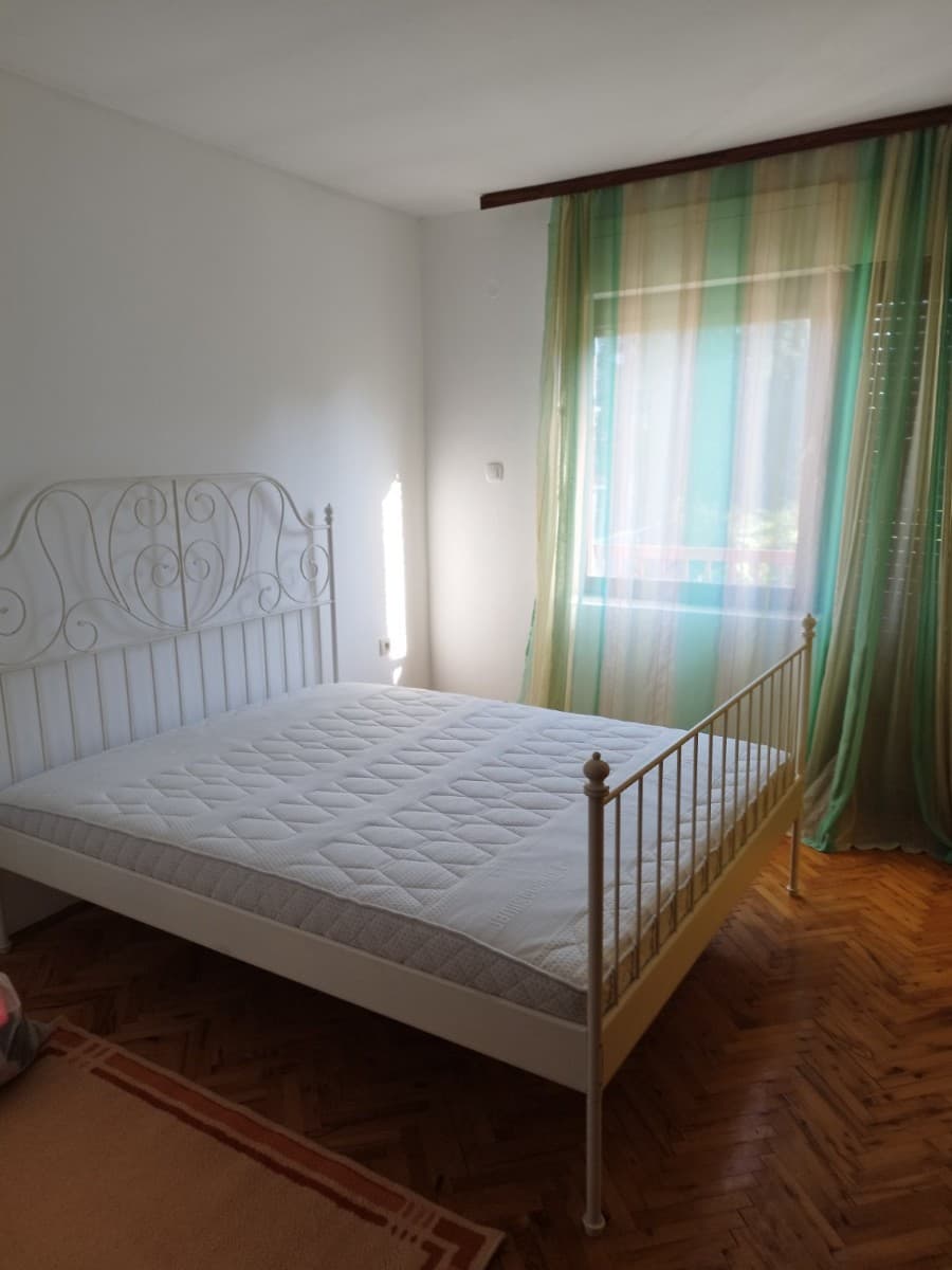 Izdaje se sprat kuce
