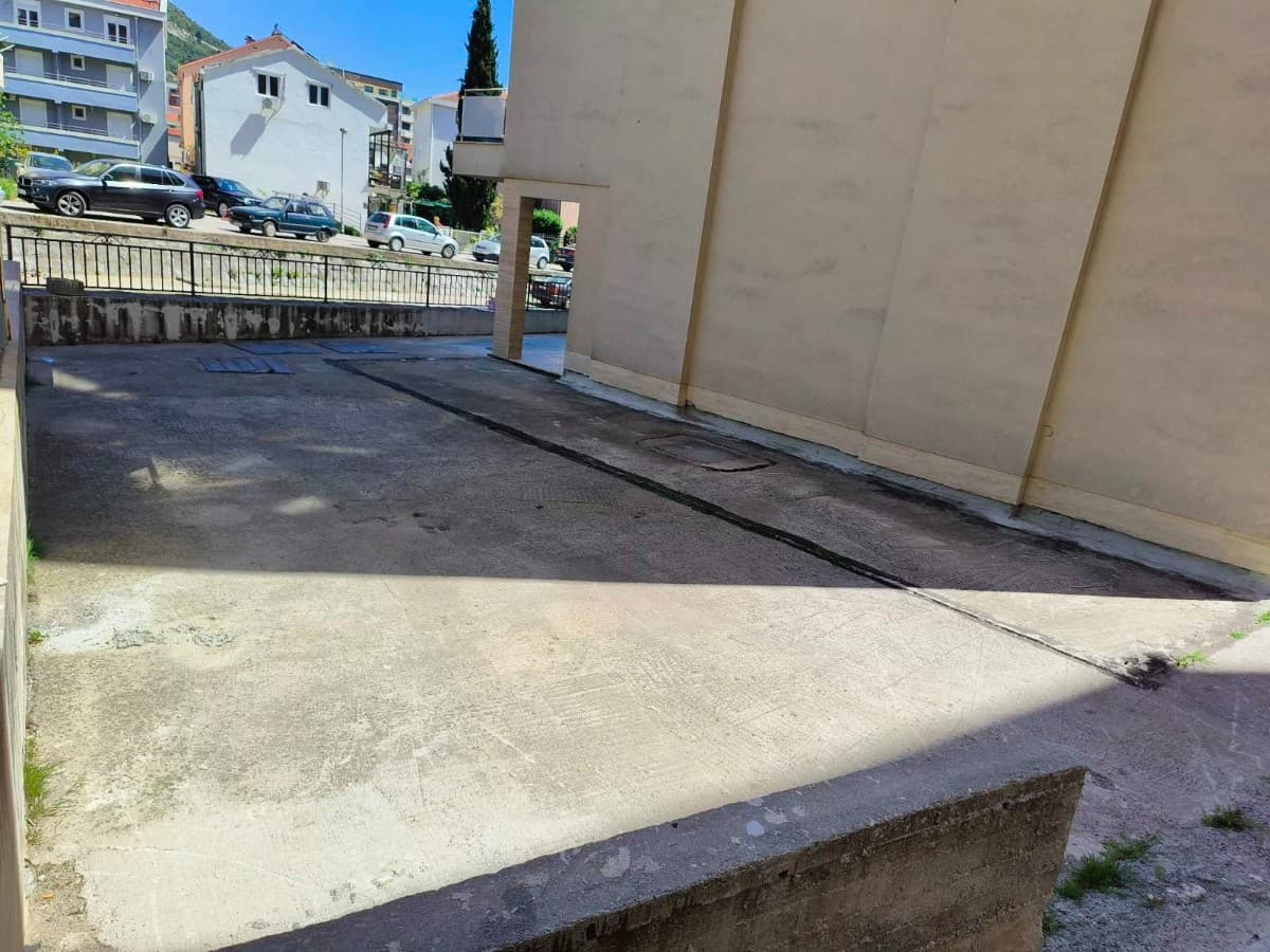 Izdaje se poslovni objekat
