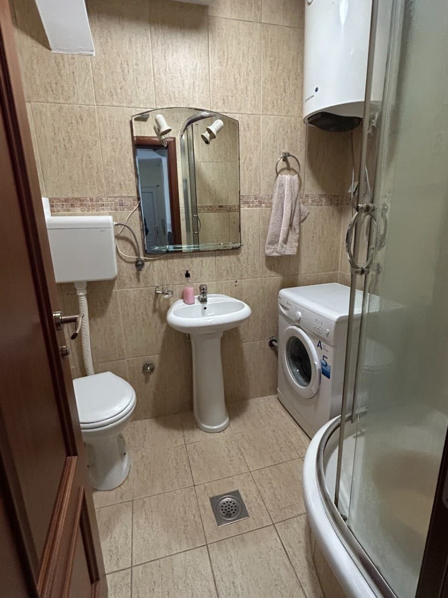 Izdaje se dvosoban stan