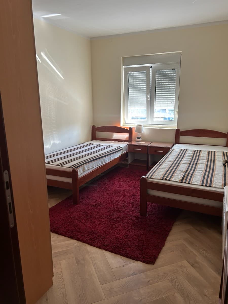 Izdaje se dvosoban stan