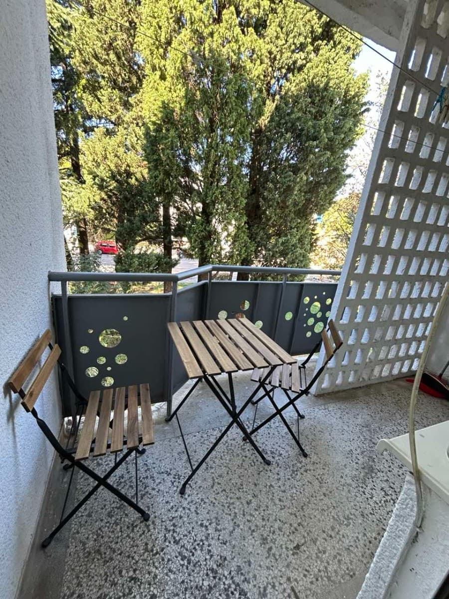 Izdaje se dvosoban stan