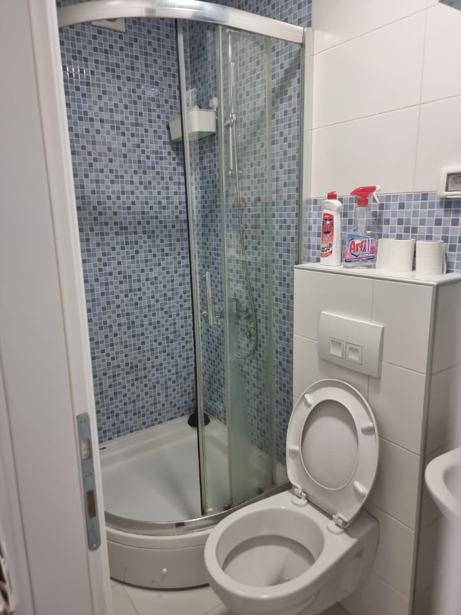 Izdaje se dvosoban stan