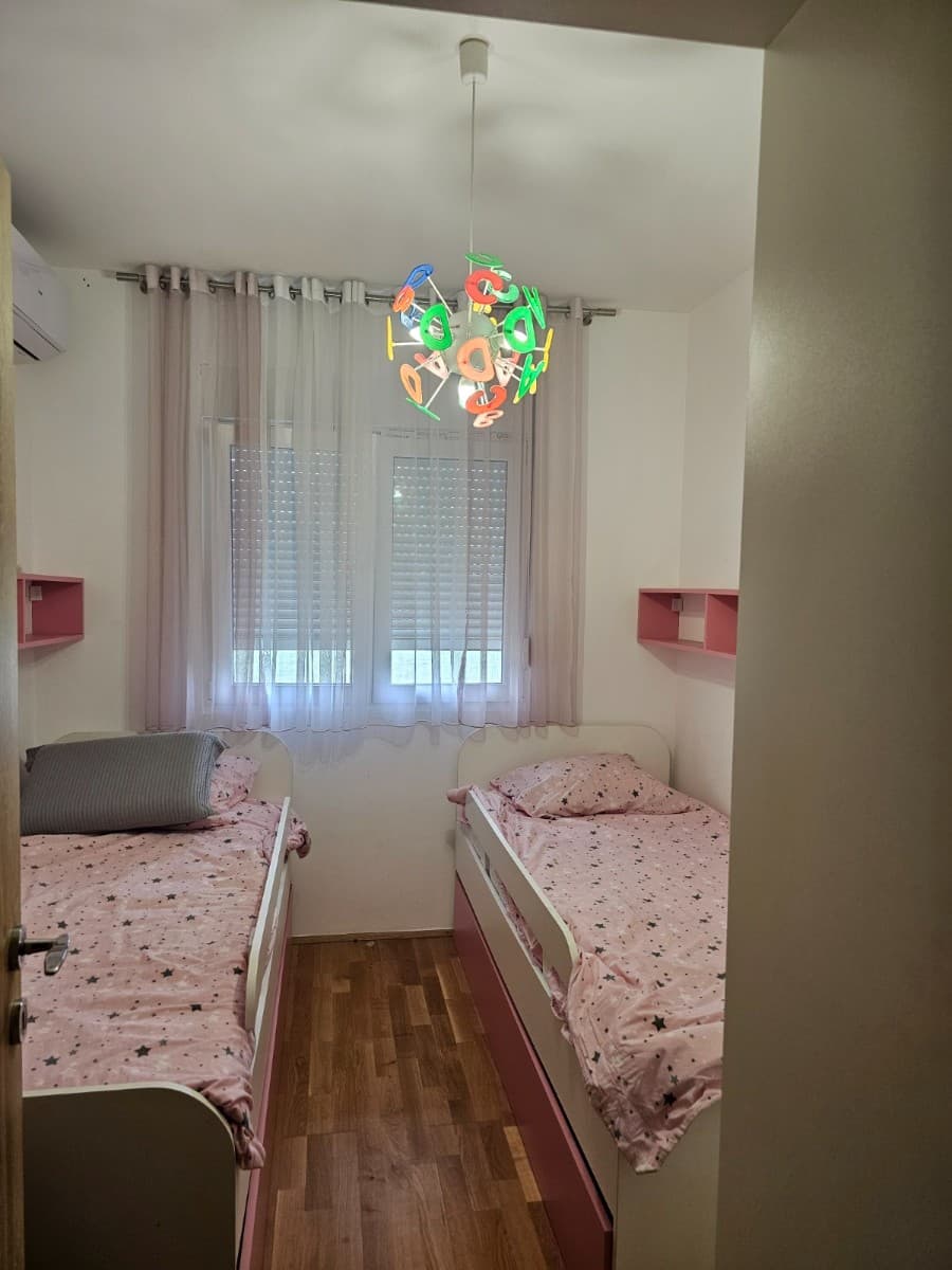 Izdaje se dvosoban stan