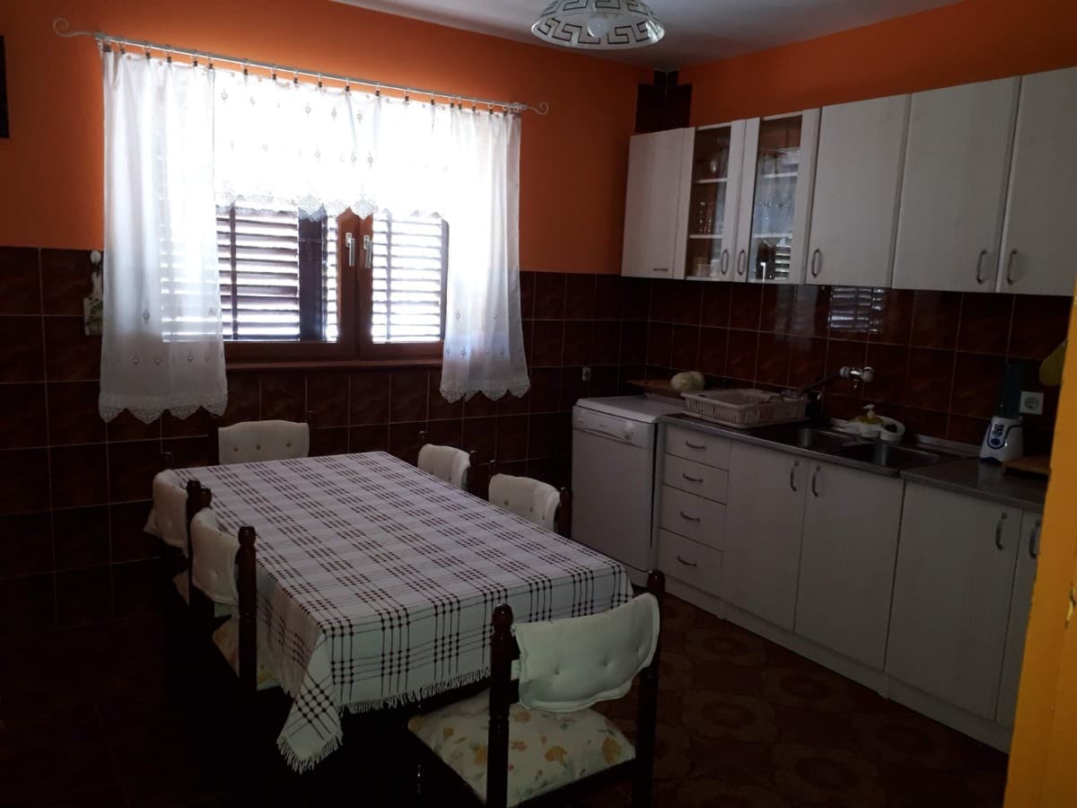 Prodaje se kuca