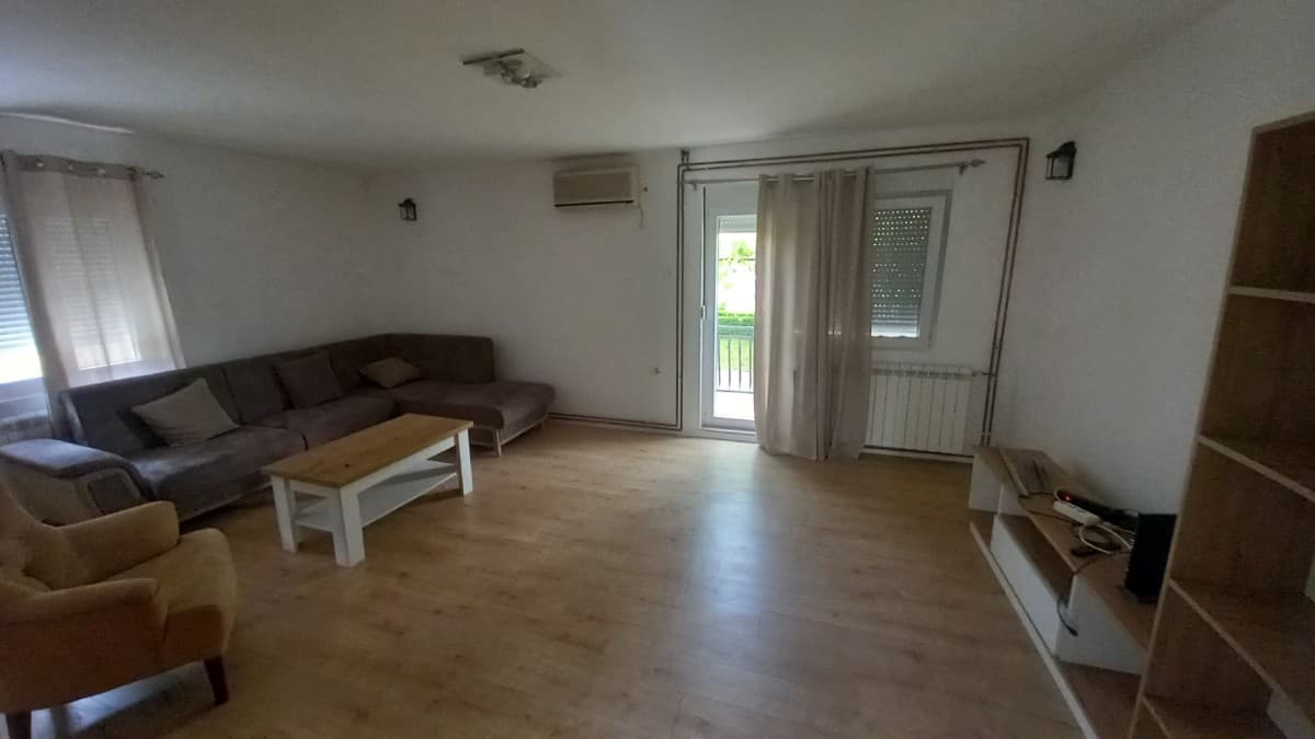 Izdaje se kuca