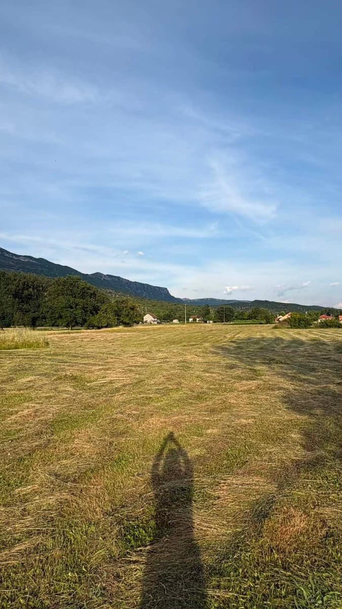 Prodaje se urbanizovano zemljiste