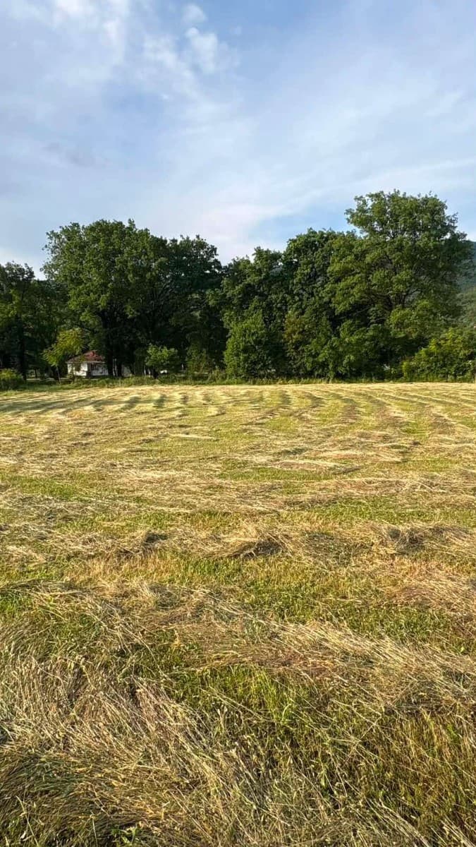Prodaje se urbanizovano zemljiste