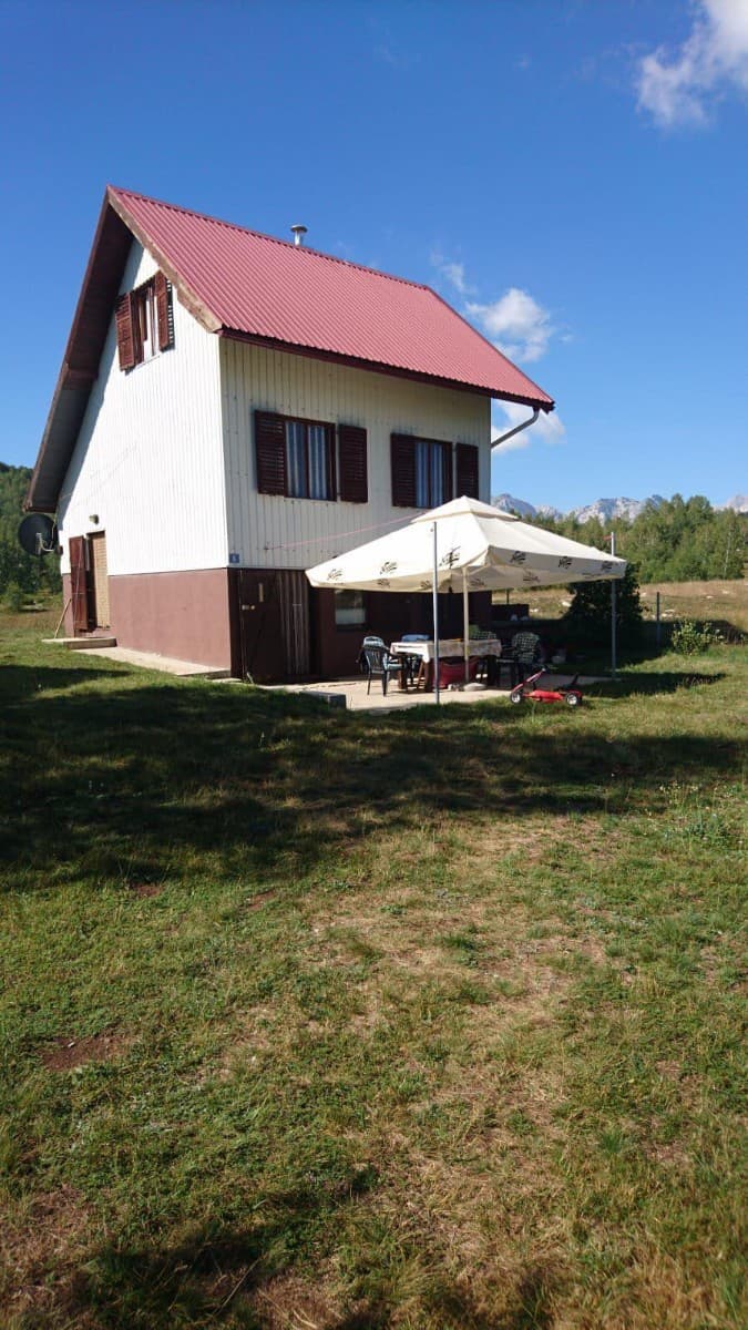 Prodaje se kuca