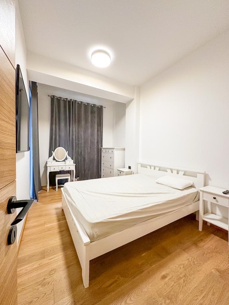 Izdaje se luksuzno opremljen dvosoban stan