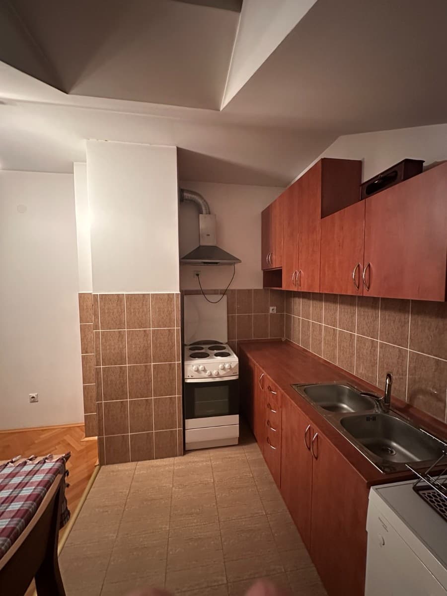 Izdaje se jednosoban stan