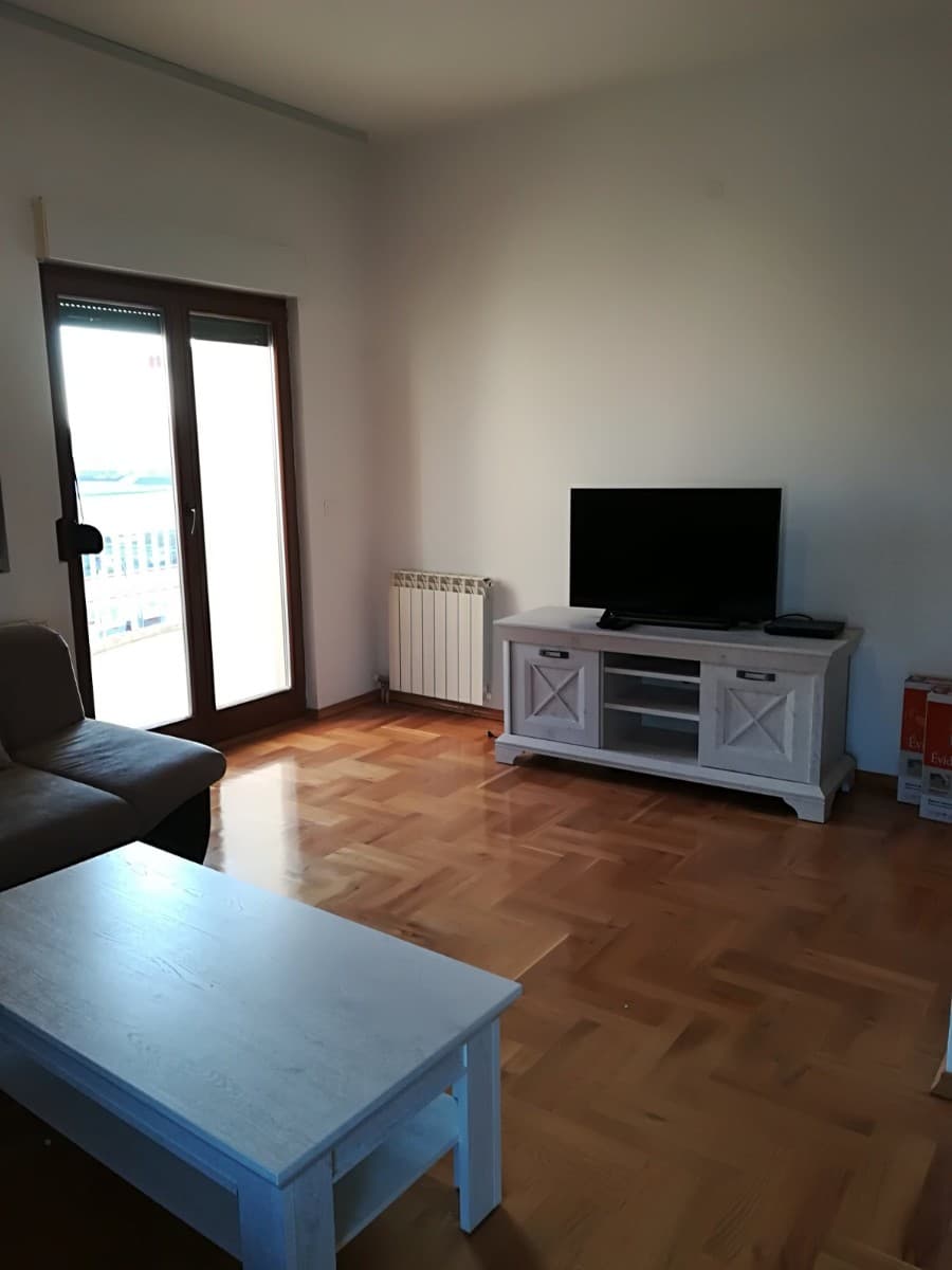 Izdaje se stan