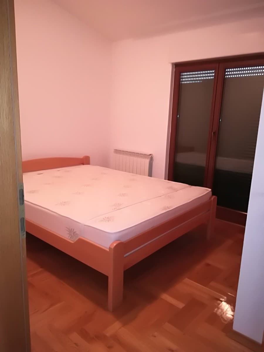 Izdaje se stan